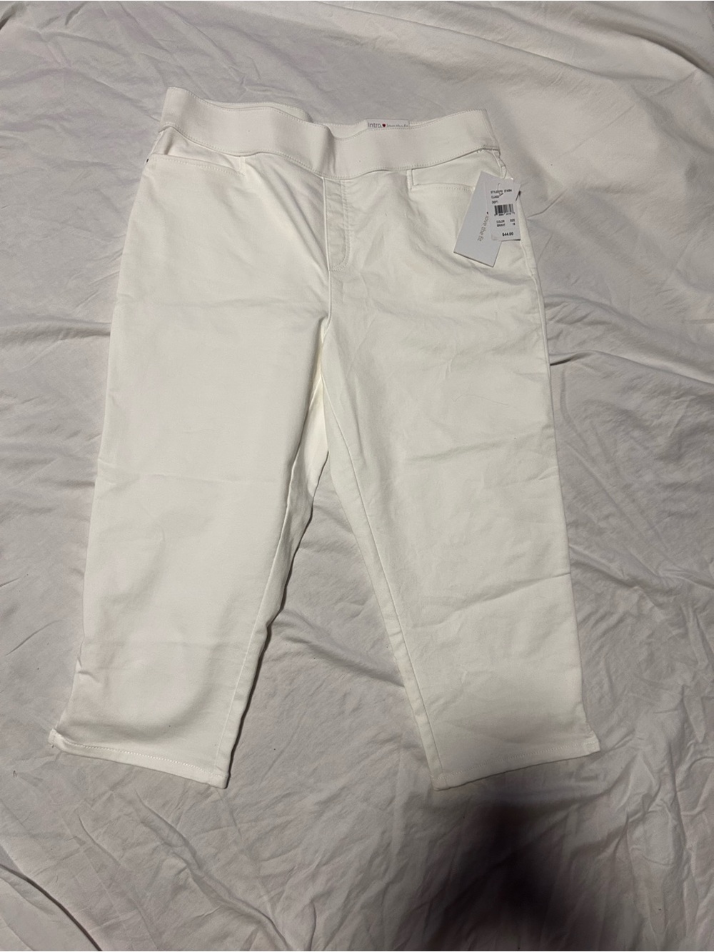 Intro Love the fit Women’s White pull-on Stretch Capri Pants NWT size 16